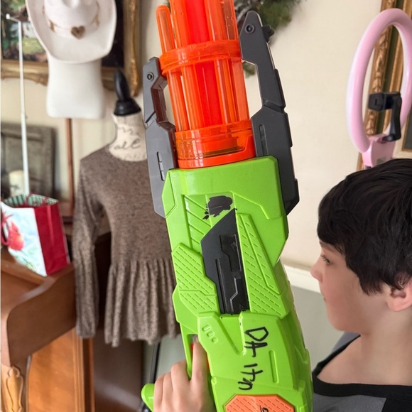 Cyclonic Green and Orange Dart Toy Action Figure Play-set Gun - Picture 7 of 9
